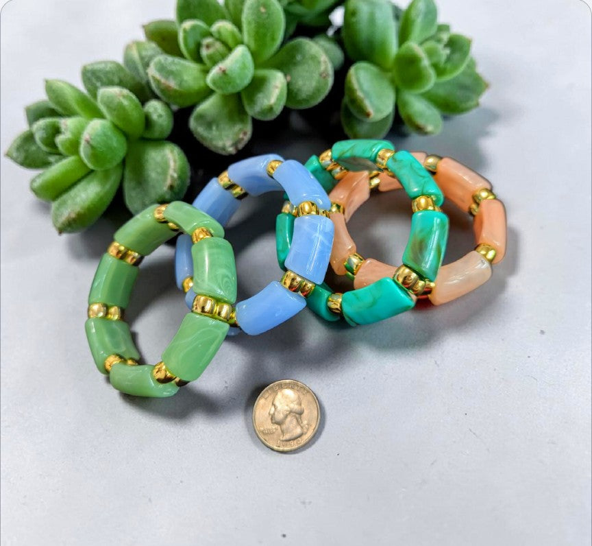 Stretchy single stone bracelet
