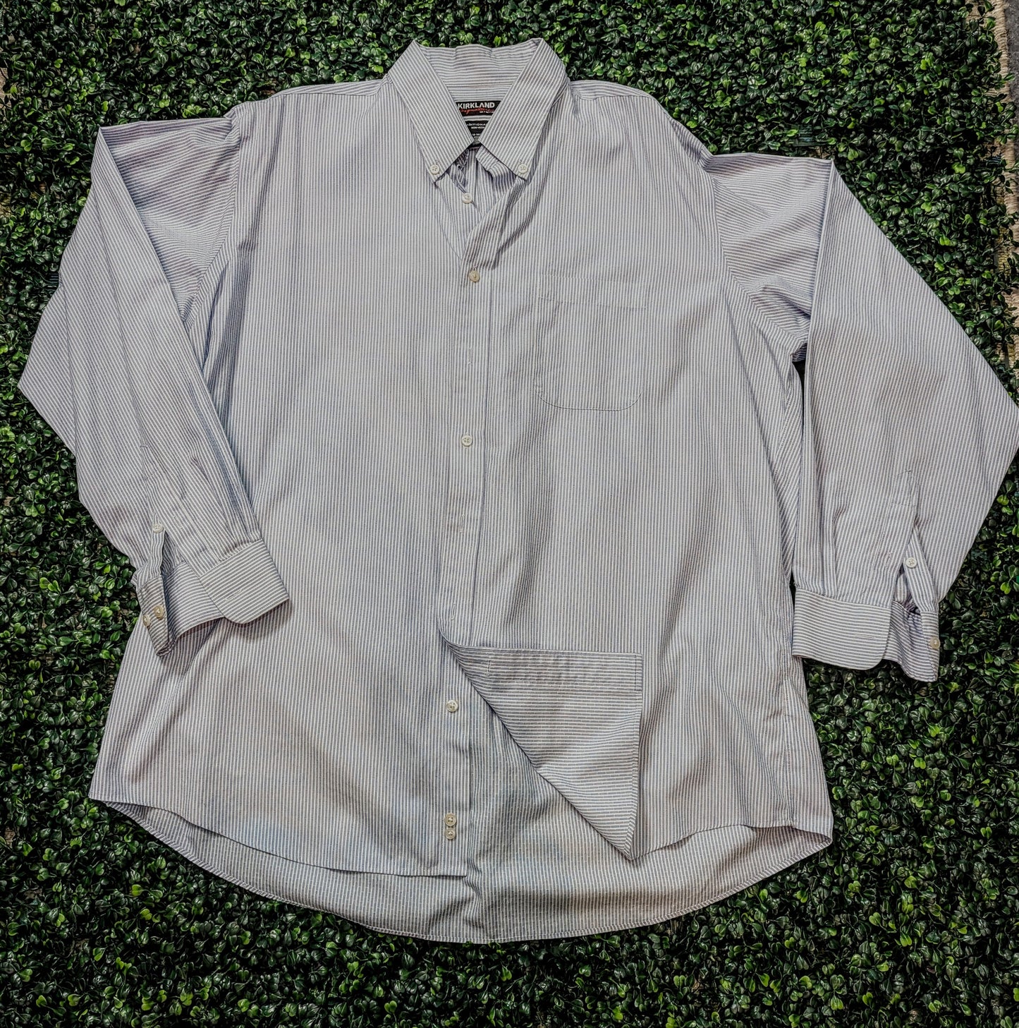 Kirkland Signature Traditional Fit, blue and white striped 18 36/37