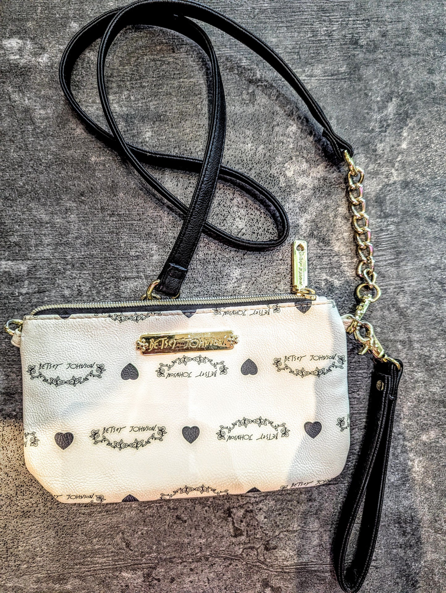 BETSEY JOHNSON Heart Print Wristlet