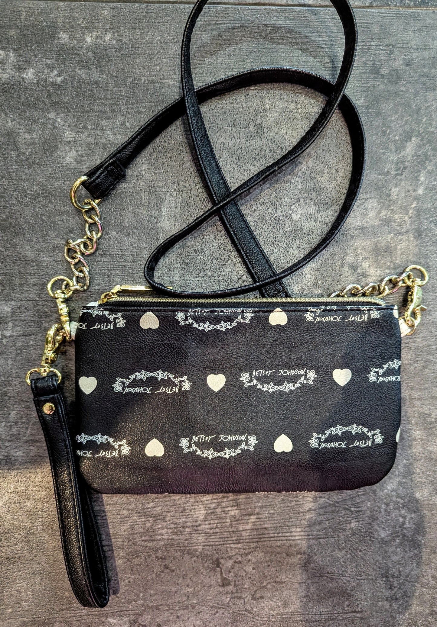 BETSEY JOHNSON Heart Print Wristlet