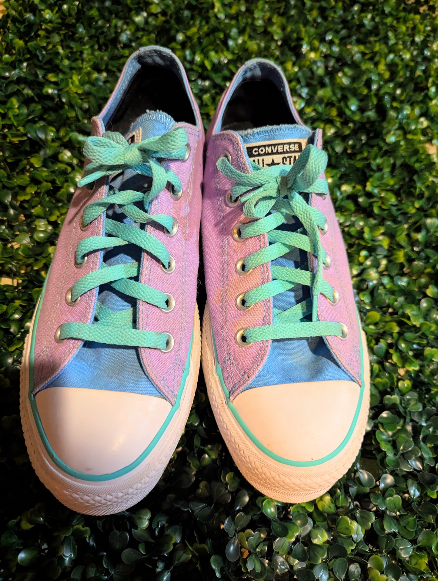 Converse Chuck Taylor All Star Low Top Women Size 10 canvas sneakers
