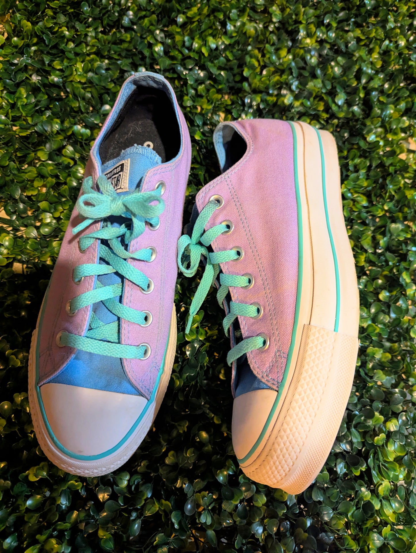Converse Chuck Taylor All Star Low Top Women Size 10 canvas sneakers