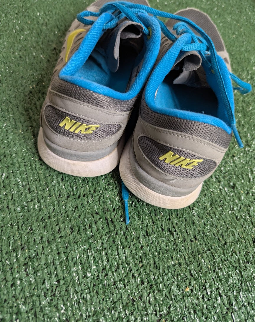 NIKE Sneakers Size W8