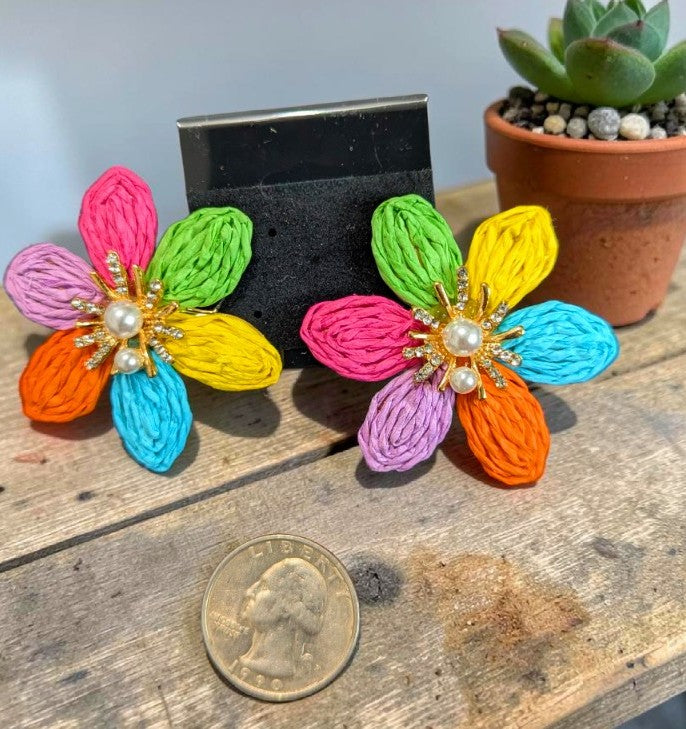 Petal pearl center earrings